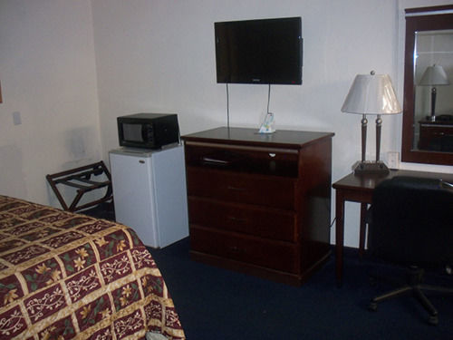 Deluxe Inn Of Roswell Exterior photo