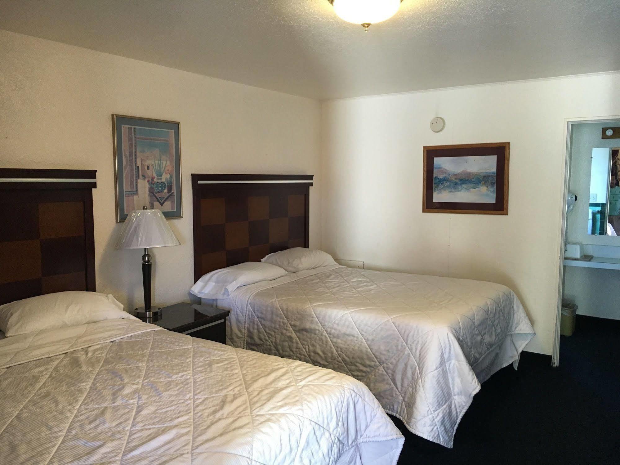 Deluxe Inn Of Roswell Exterior photo